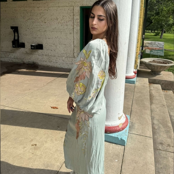 Embroidered dress - Picture 6 of 8